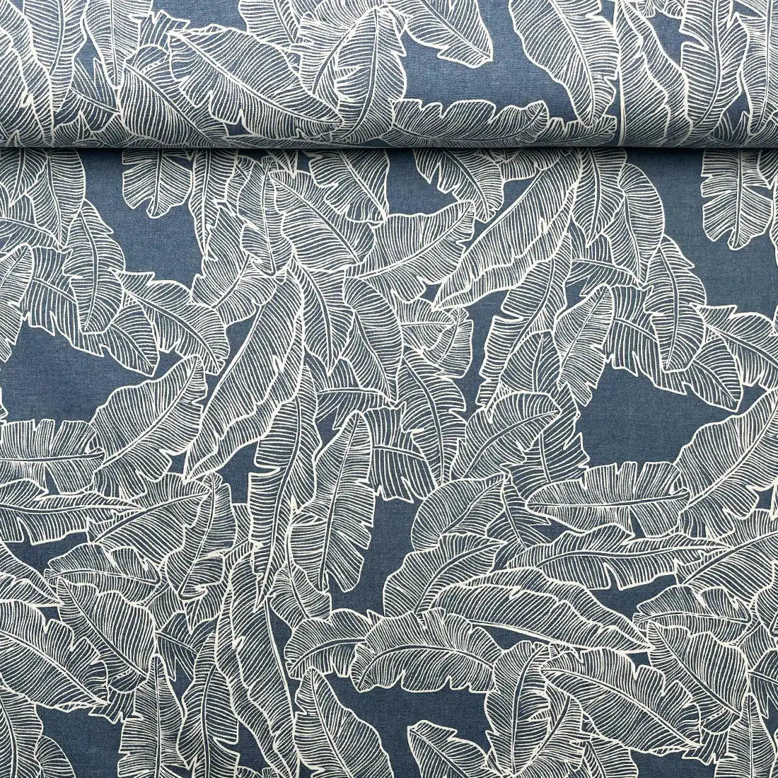 Jean imprimé exotique bleu gris à feuillage blanc