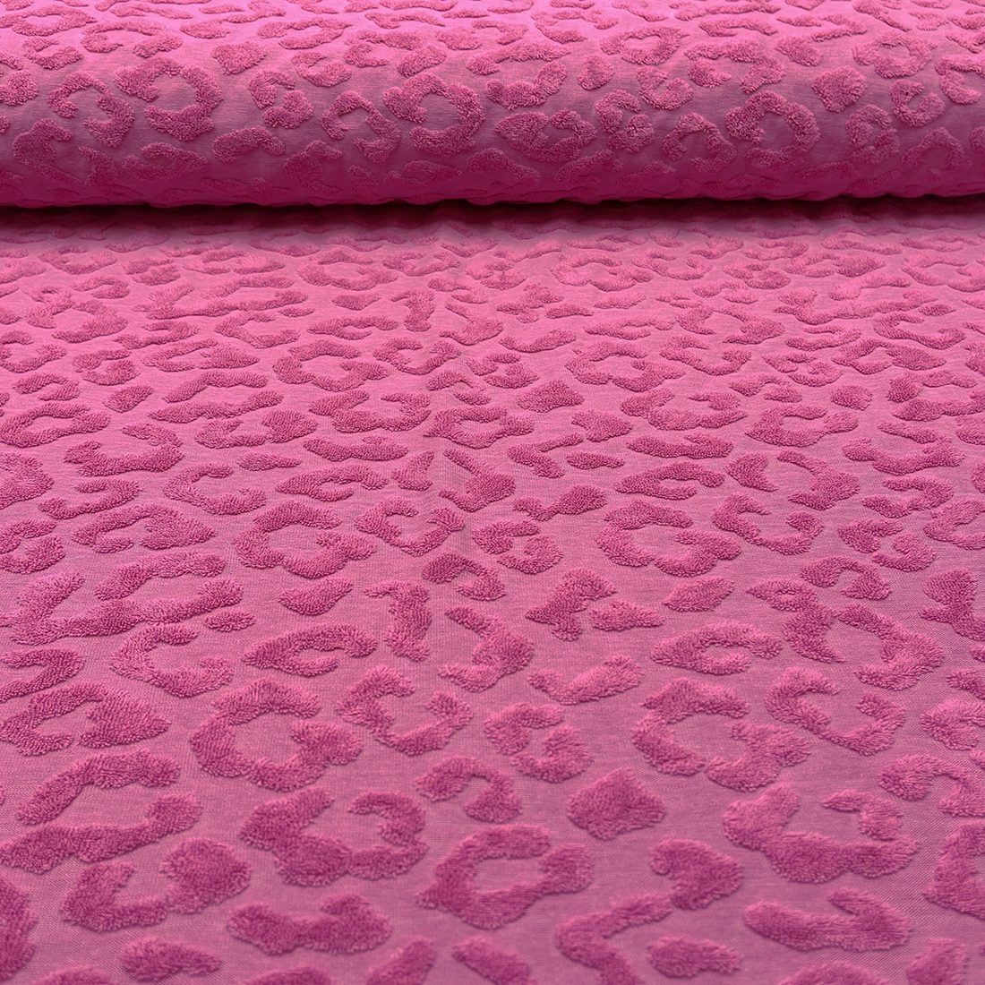 Jersey Léopard Rose Fuchsia – Douceur et Élasticité