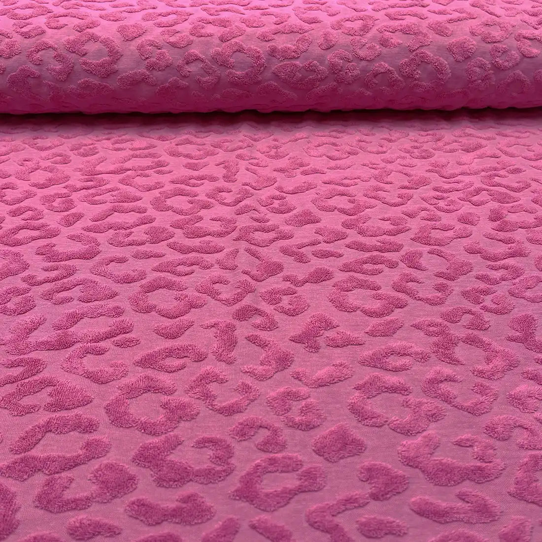 Jersey Léopard Rose Fuchsia – Douceur et Élasticité