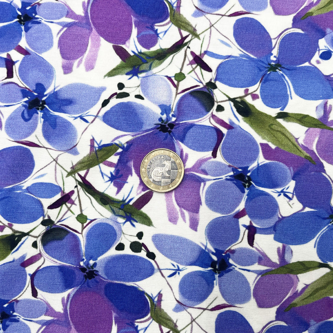 Jersey de Punto fleurs aquarelles – Bleu violet feuillage vert