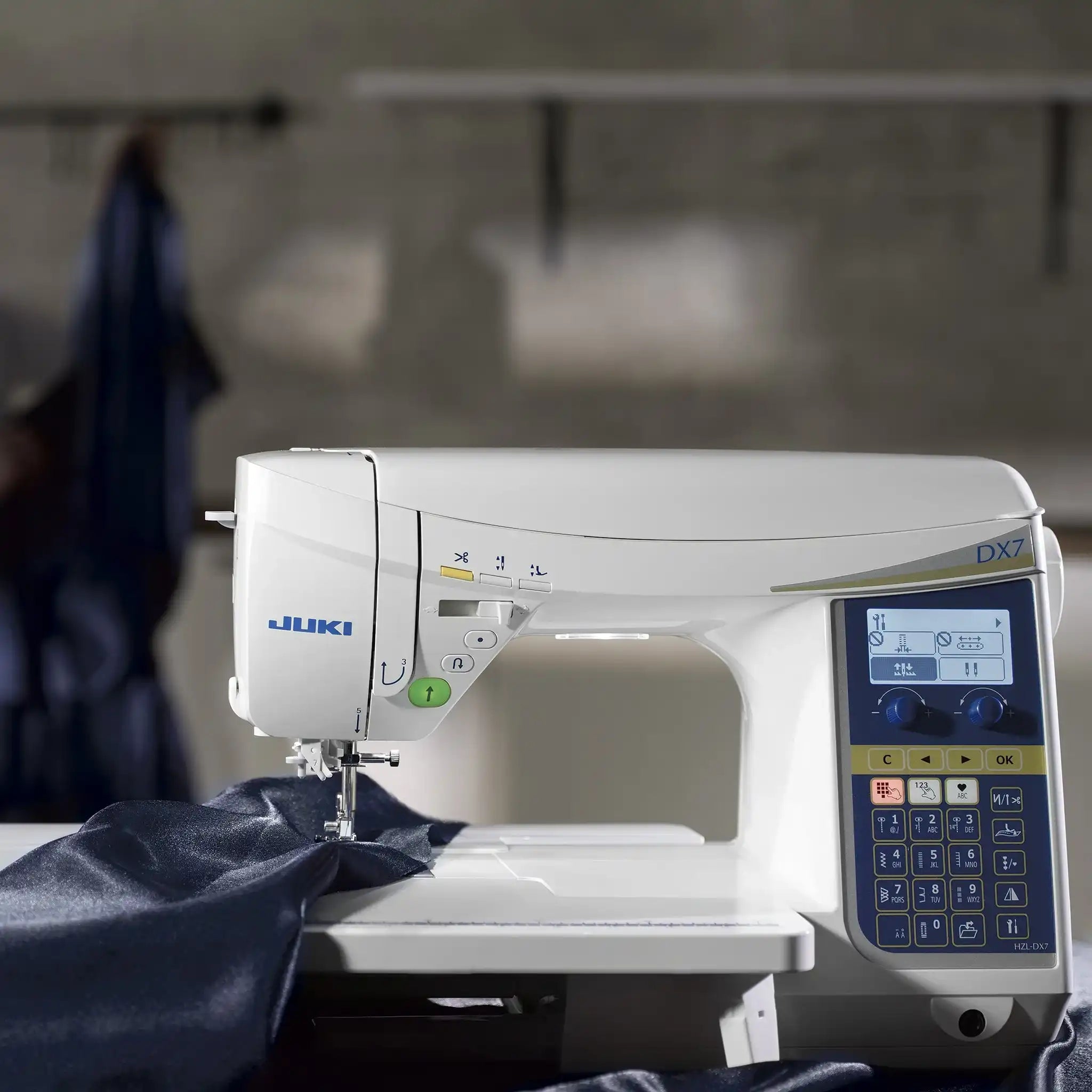 Machine à coudre JUKI HZL-DX7