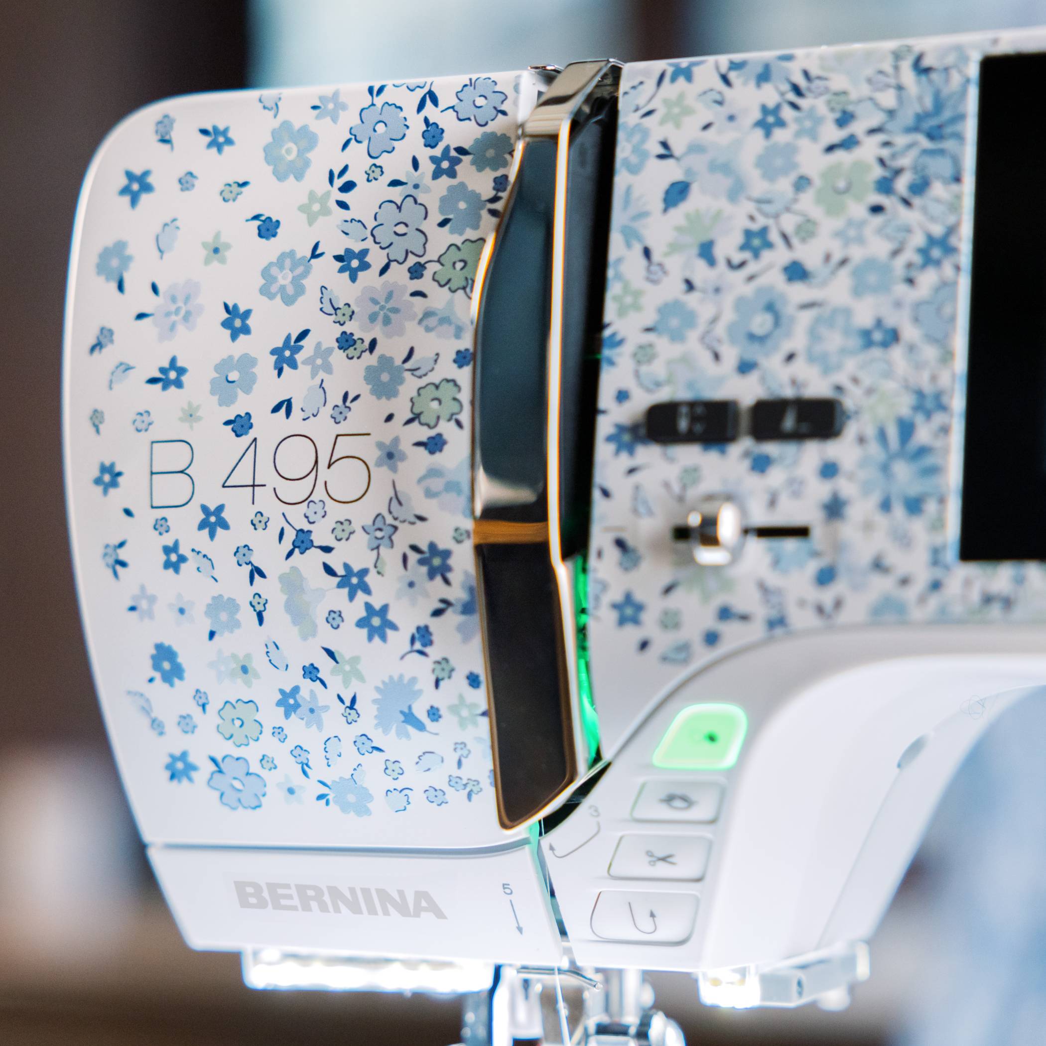 BERNINA 495 Liberty Edition — coupe-fil automatique et fonctions automatiques