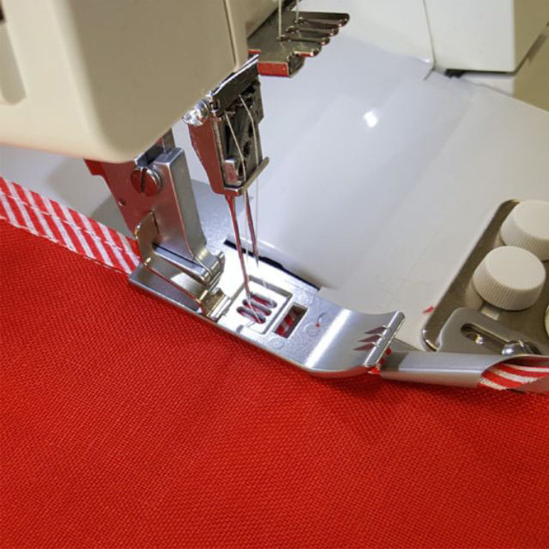 LewensteinCoverlock900CS1