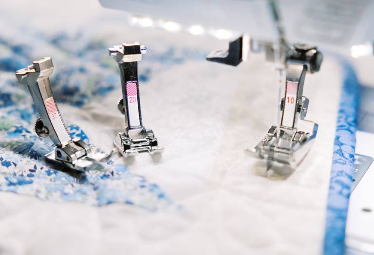 BERNINA 495 Liberty Edition — pieds-de-biche pour tous les types de projets