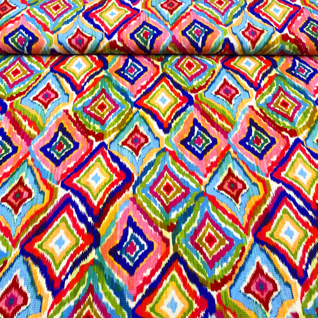 Tissu Viscose Losanges Multicolores – Style Ethnique et Dynamique