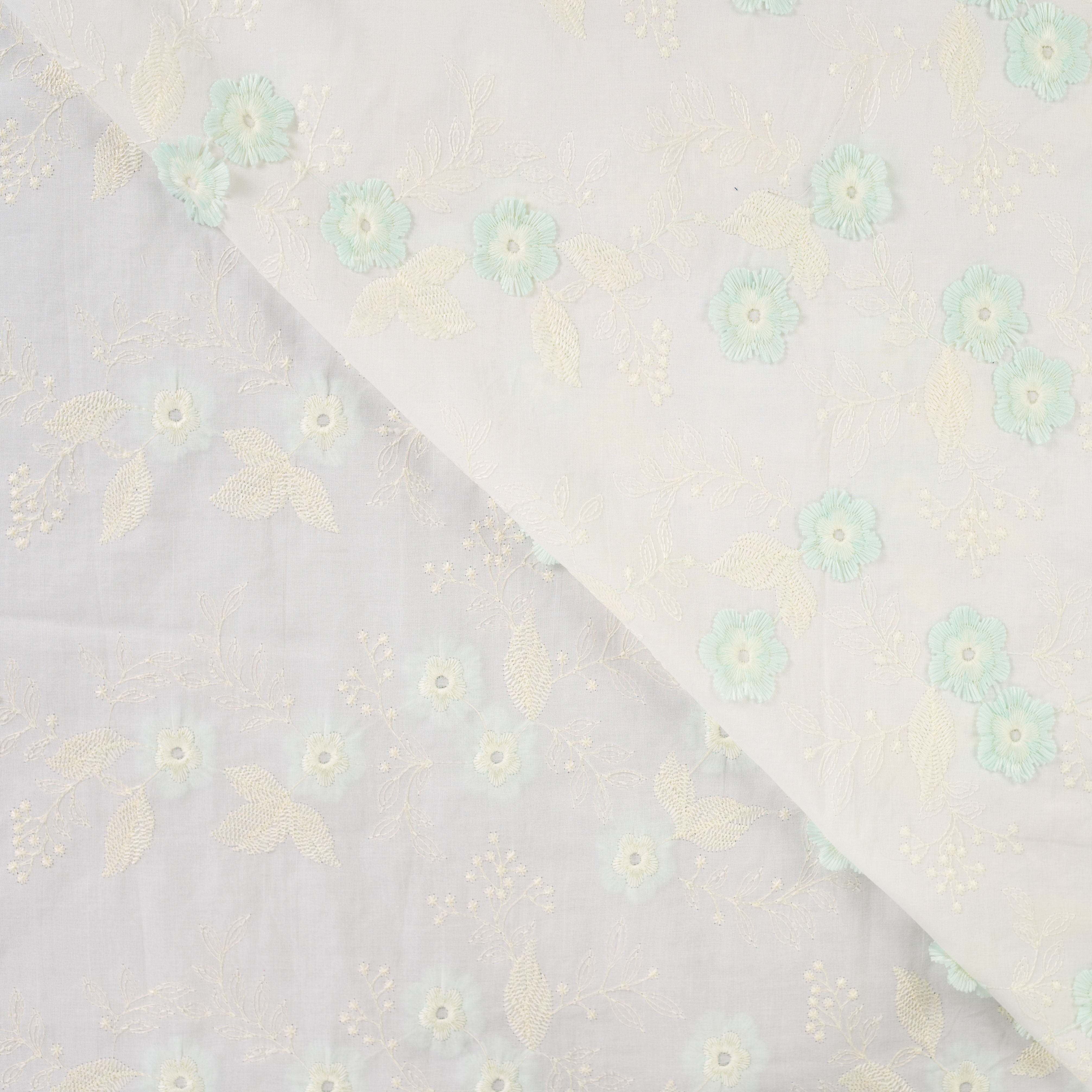 Tissu Broderie Anglaise Fleurs Bleues Brodées