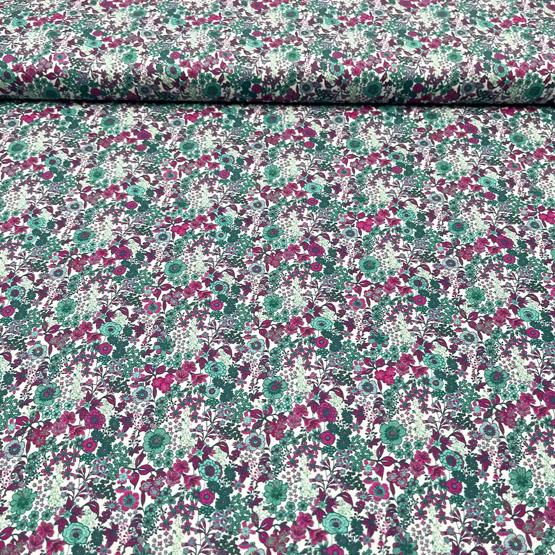 Tissu Coton Style Liberty – Fleurs Fuchsia et Émeraude