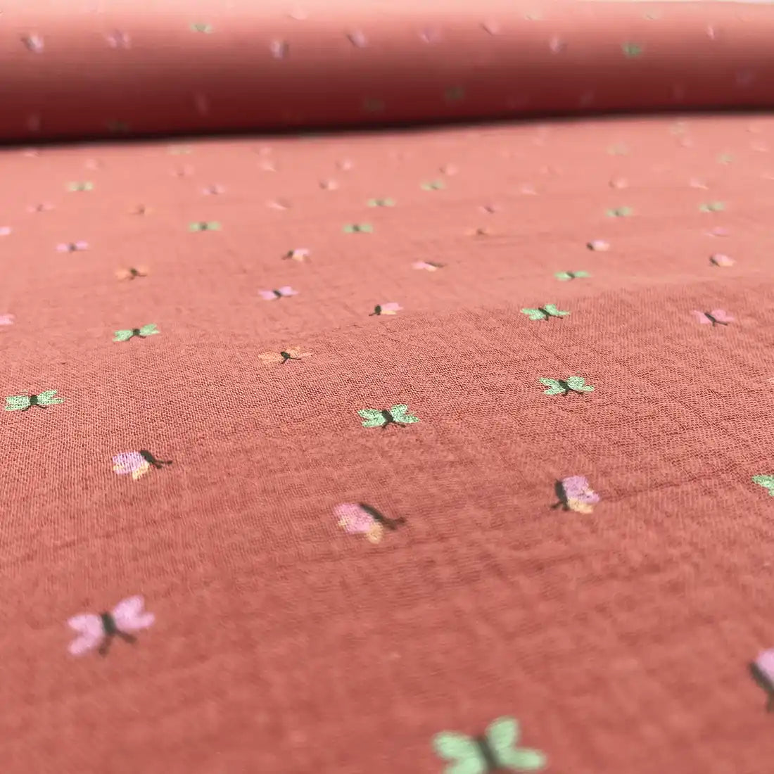 Tissu Double Gaze Fantaisie Papillons – Fraîcheur et Charme