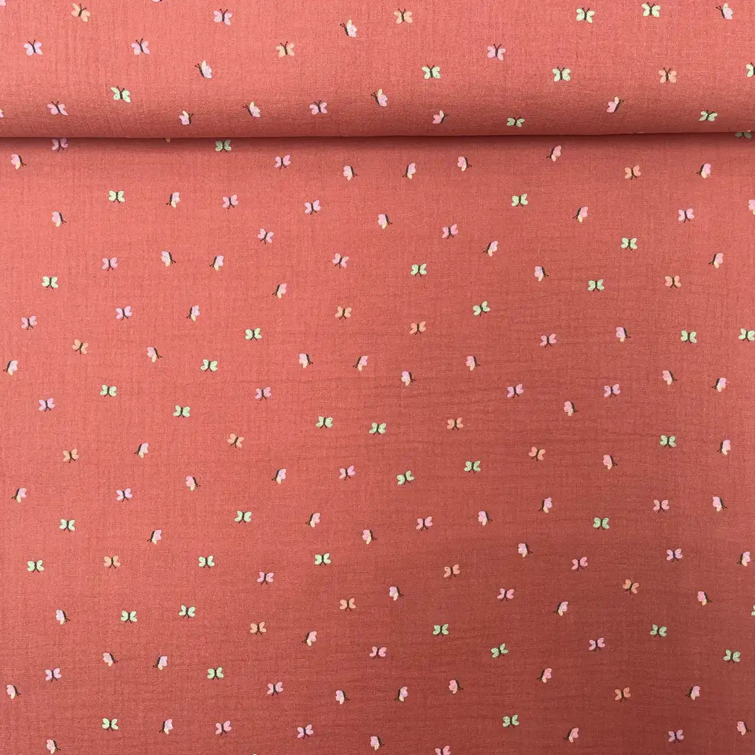 Tissu Double Gaze Papillons – Douceur et Légèreté