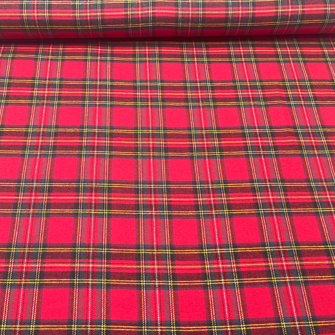 Tissu Flanelle Tartan Rouge – Douceur et Chaleur pour l’Hiver