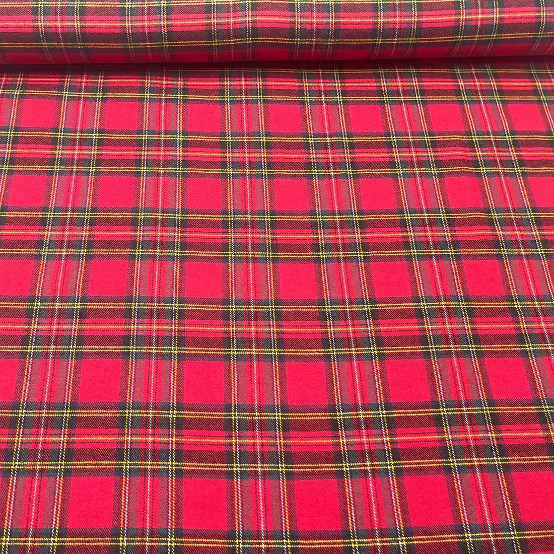 Tissu Flanelle Tartan Rouge – Douceur et Chaleur pour l’Hiver
