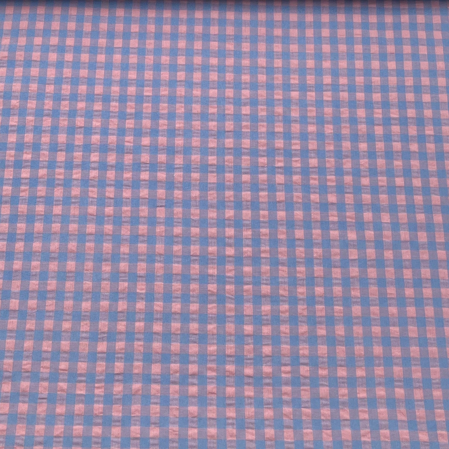 Tissu Seersucker carreaux bleu et rose