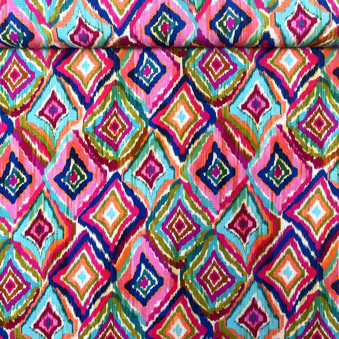 Tissu Viscose Losanges Multicolores – Style Ethnique et Dynamique