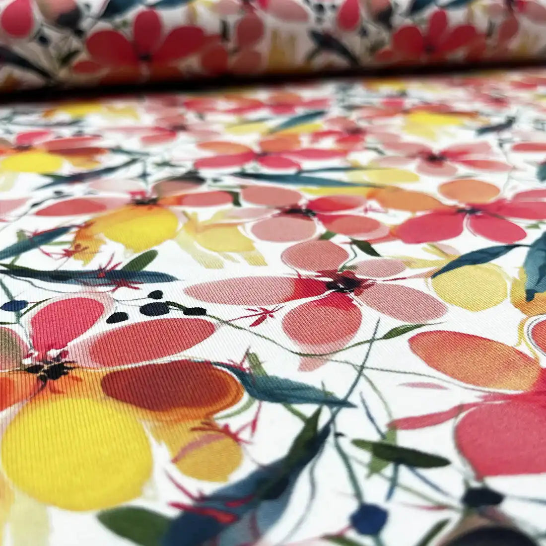 Tissu jersey extensible à fleurs rouges et jaunes – Création couture