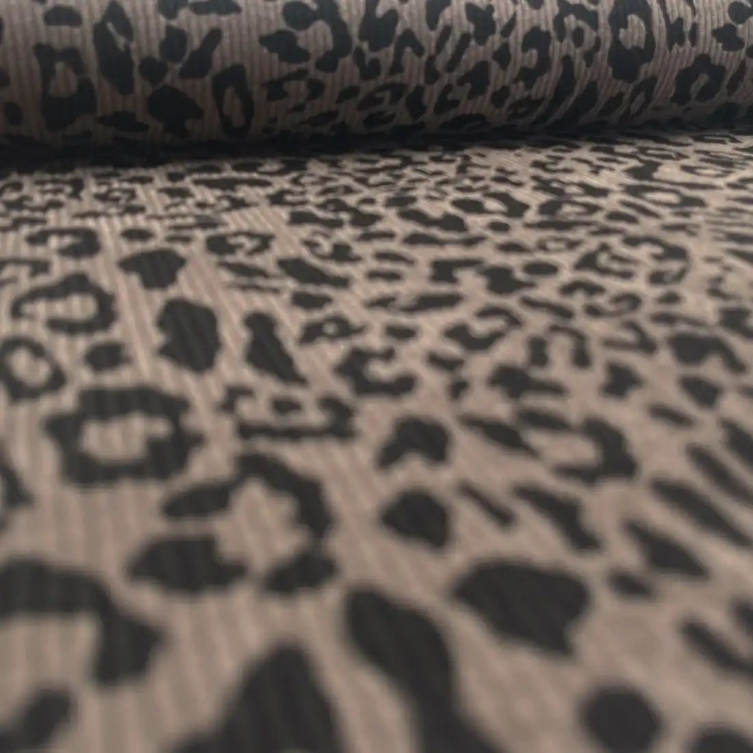 Tissu velours doux motif léopard beige