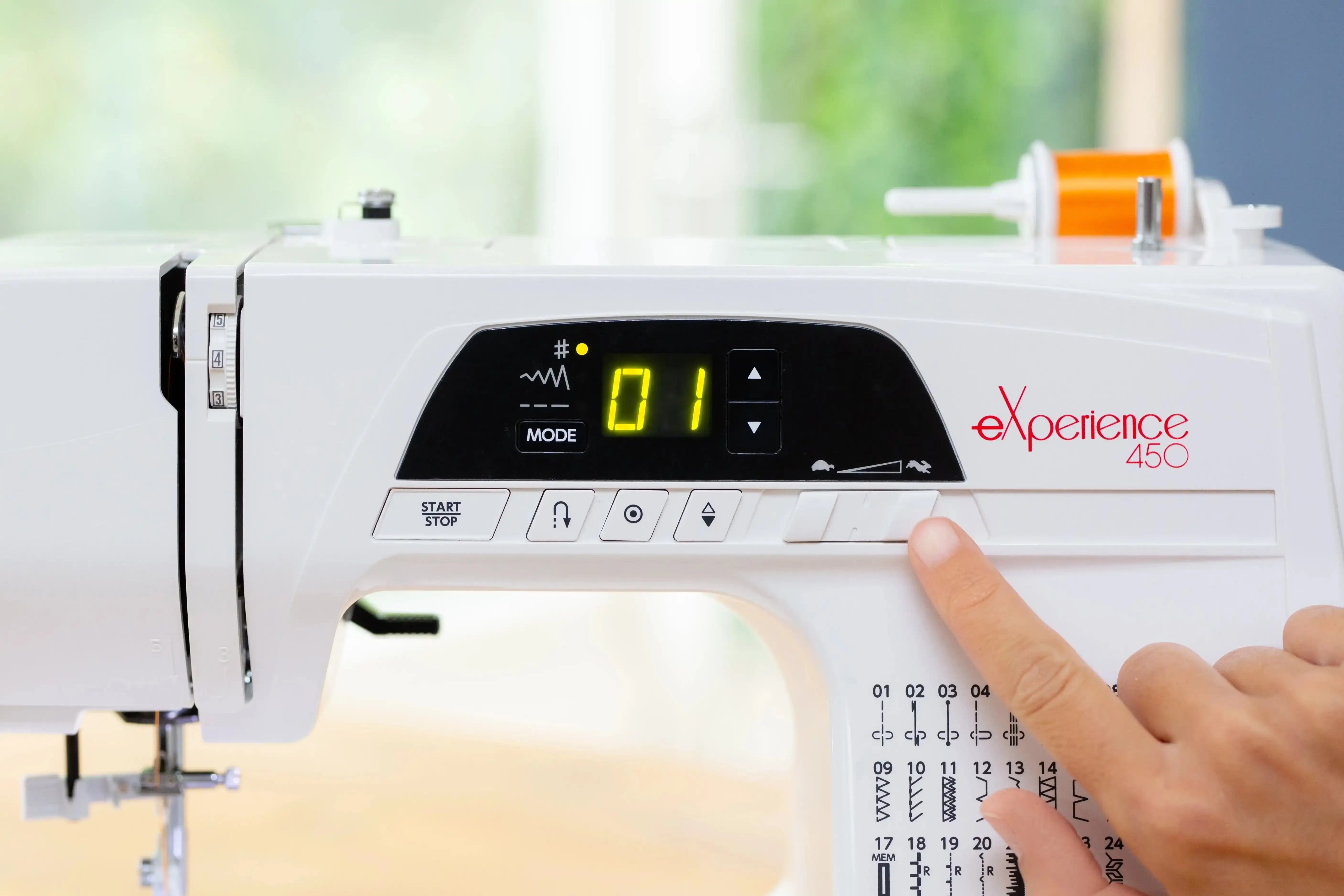 EXPO NEUVE Machine à coudre ELNA experience 450