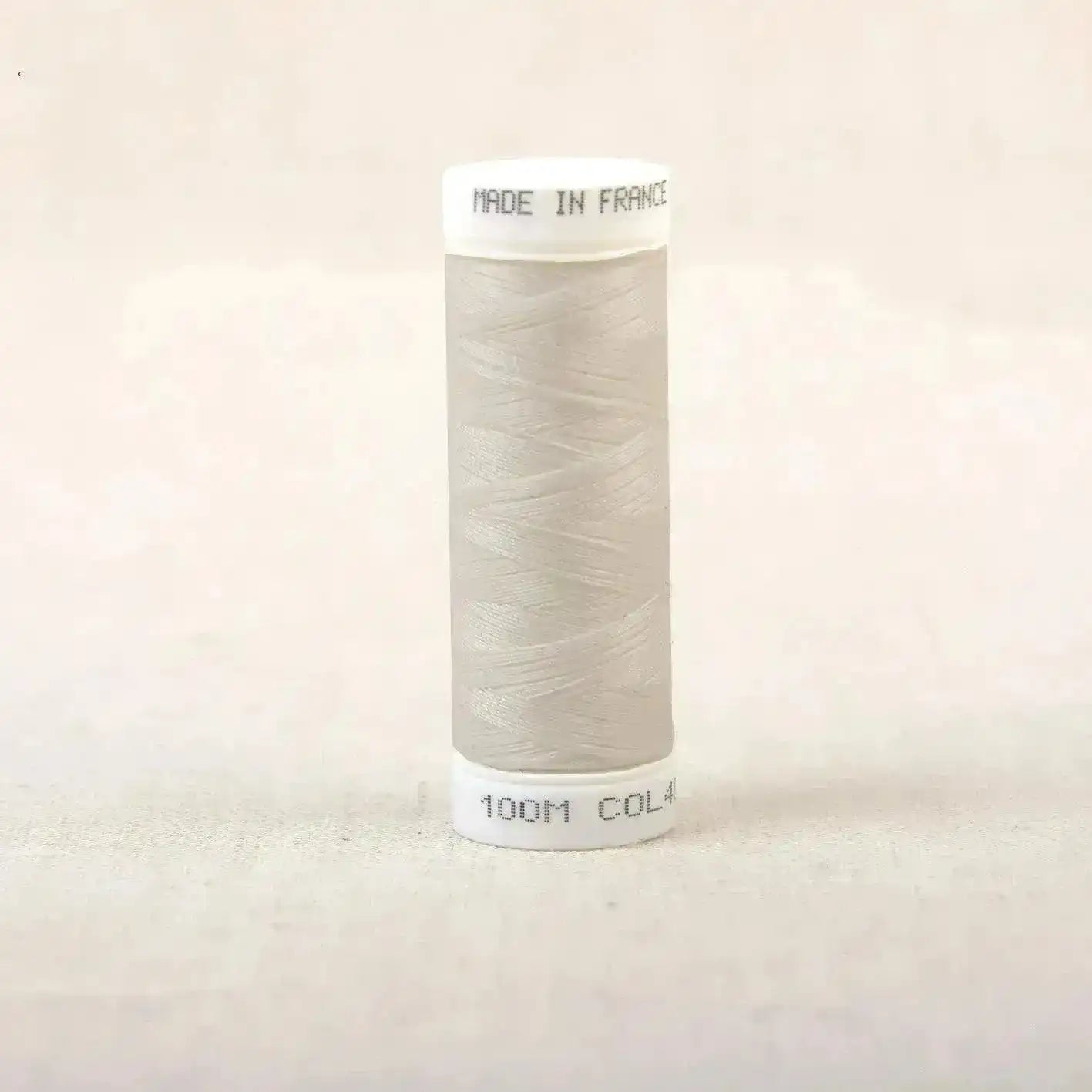 Fil à coudre beige