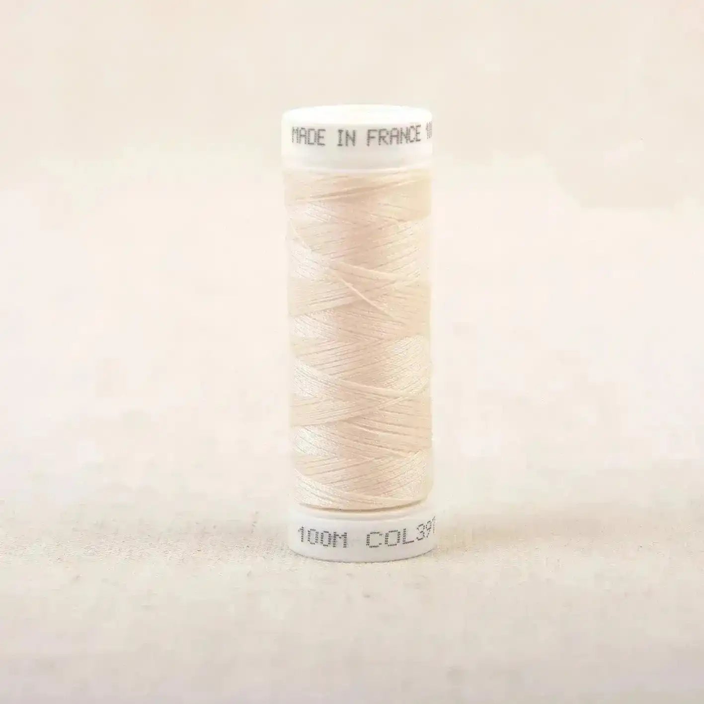 Fil à coudre beige