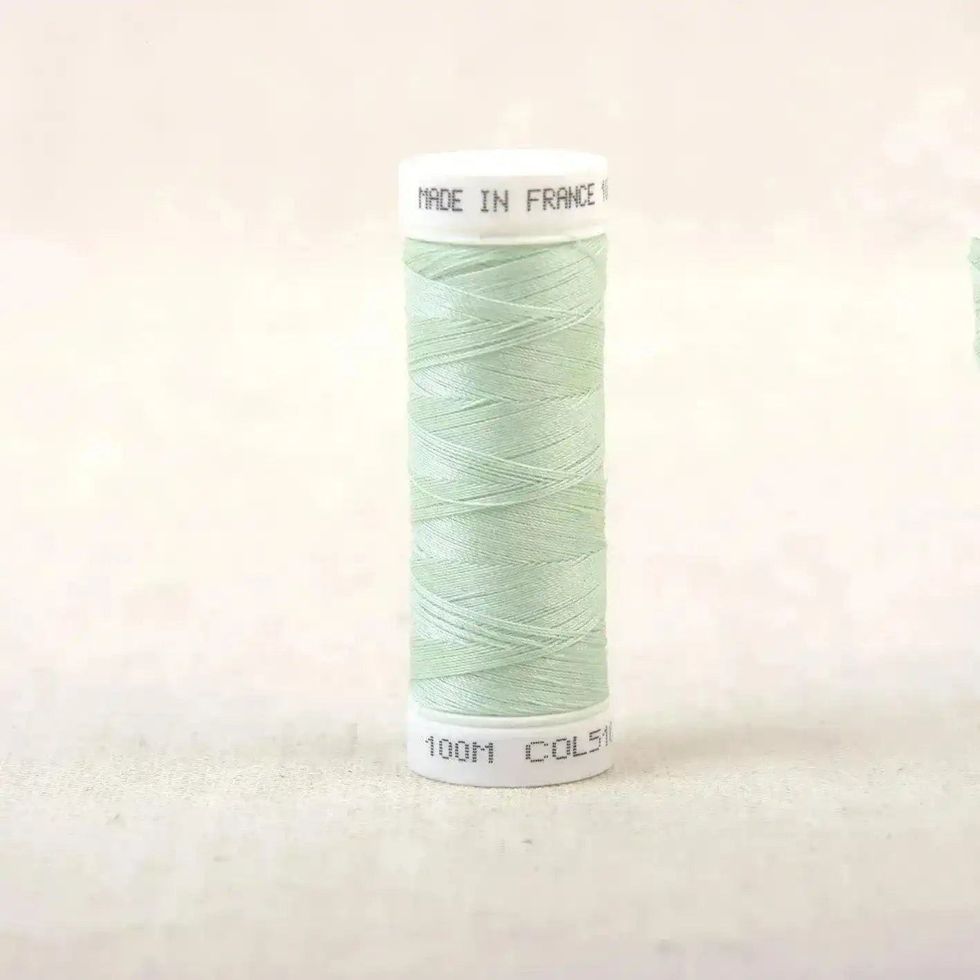 Fil à coudre vert