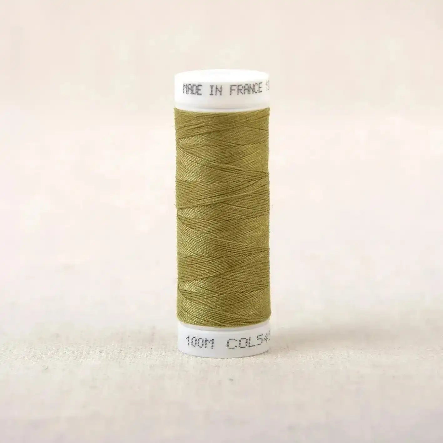 Fil à coudre vert