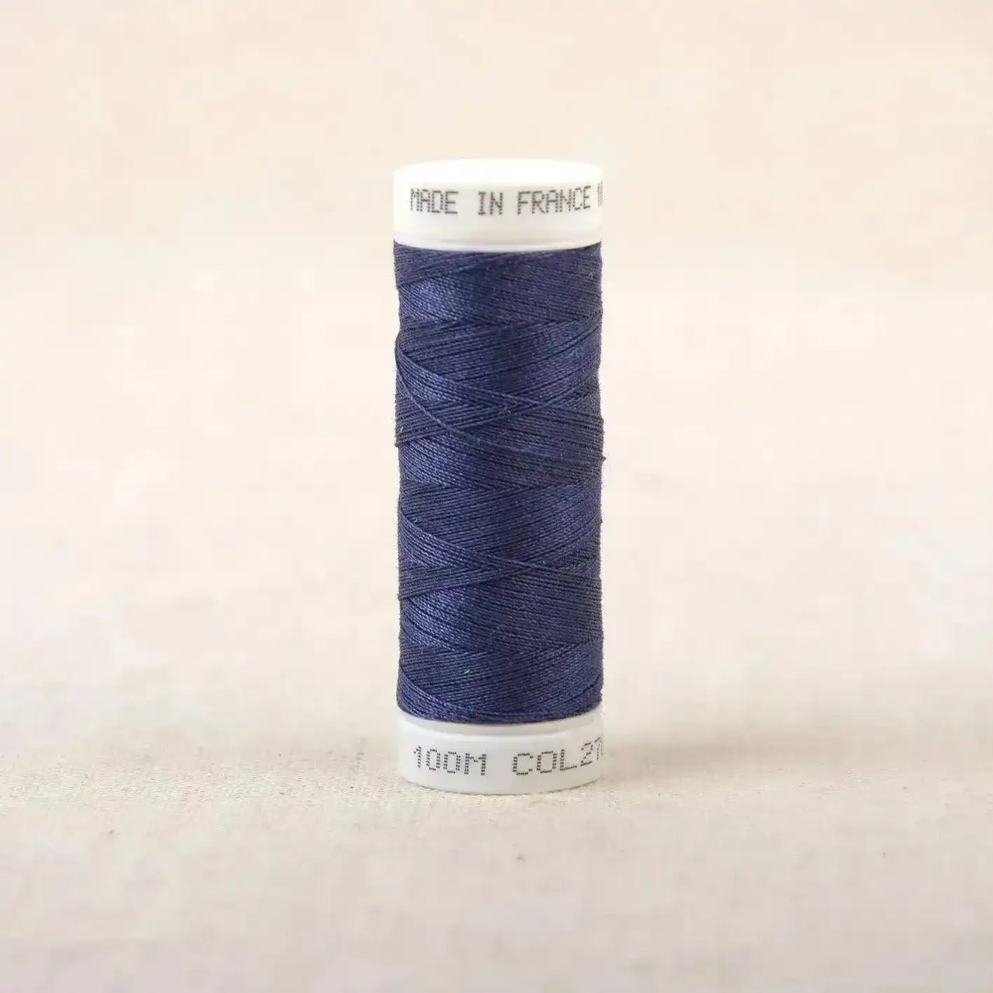 Fil à coudre violet