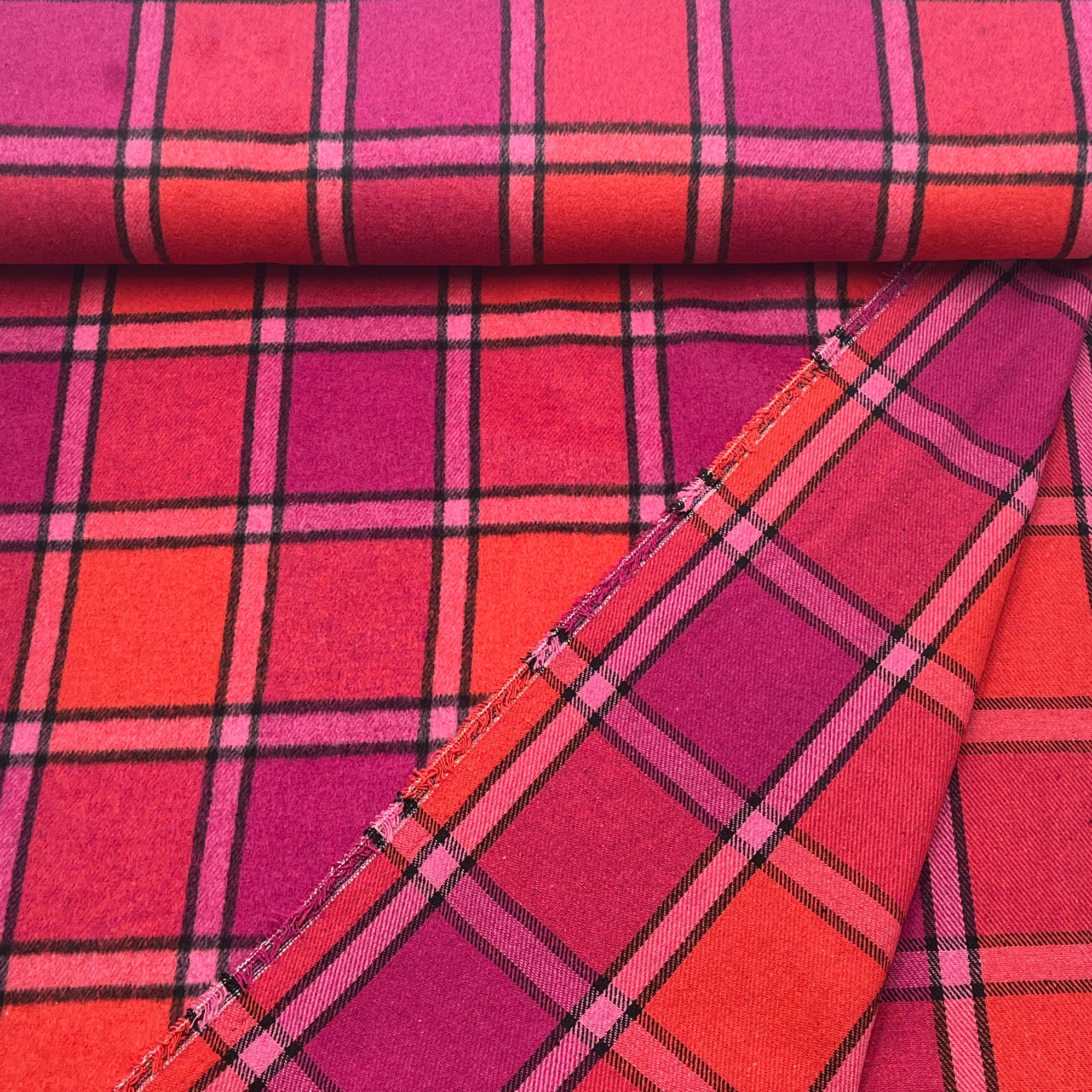 Tissu lainage carreaux rouge et rose