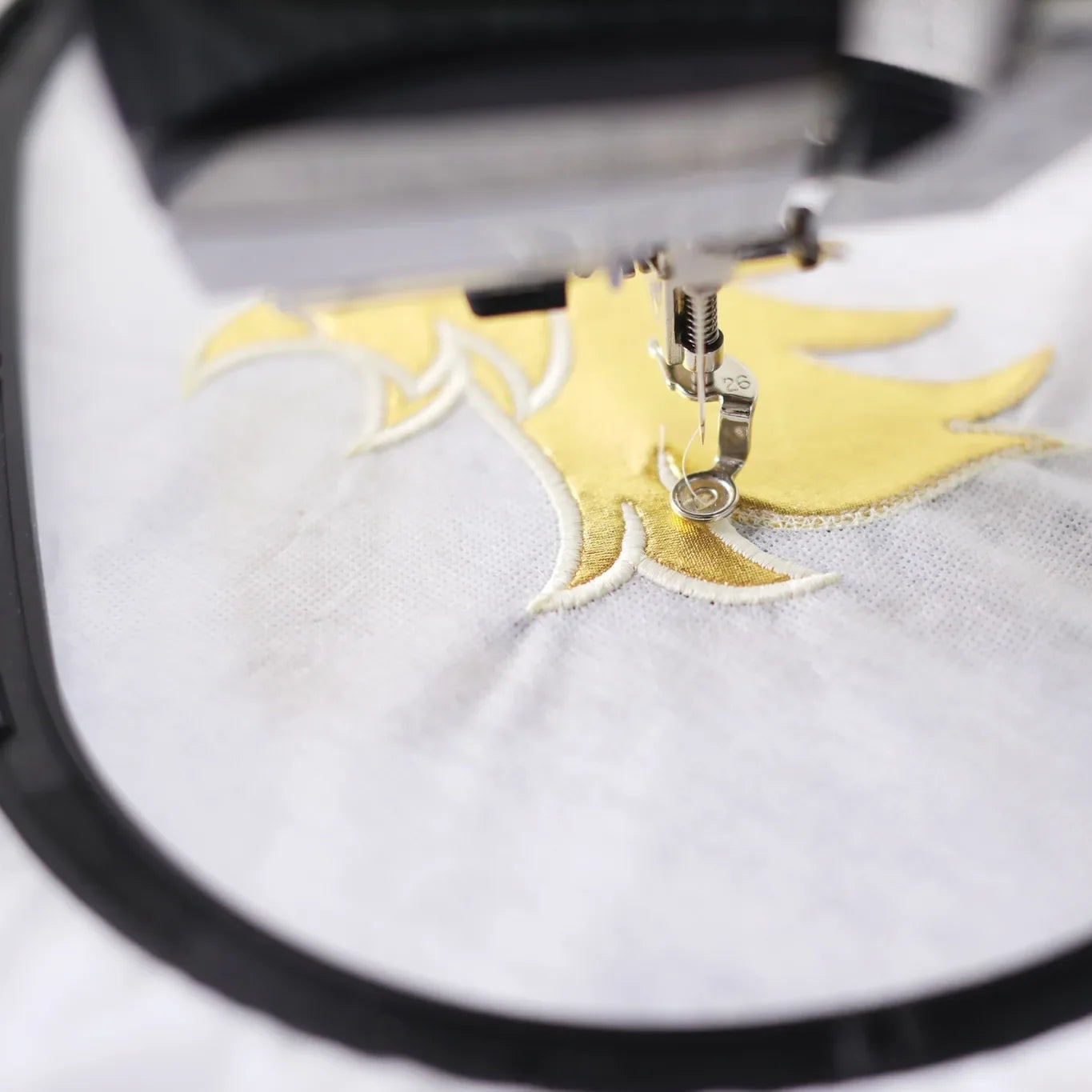 Machine à broder BERNINA 500 — campagne Yaya Han