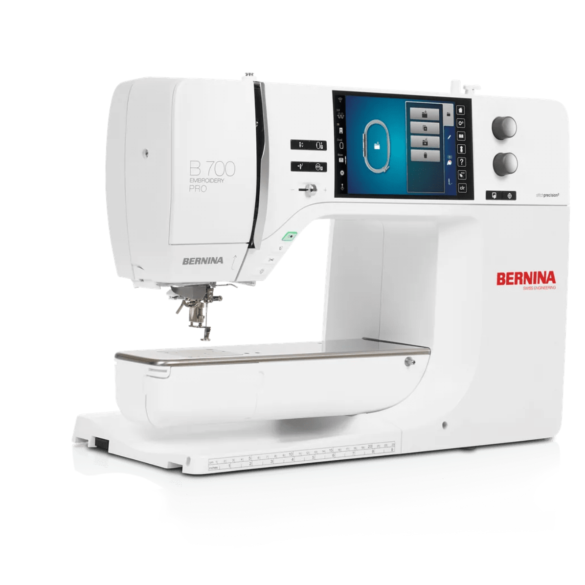 Machine à broder BERNINA 700 PRO — en atelier