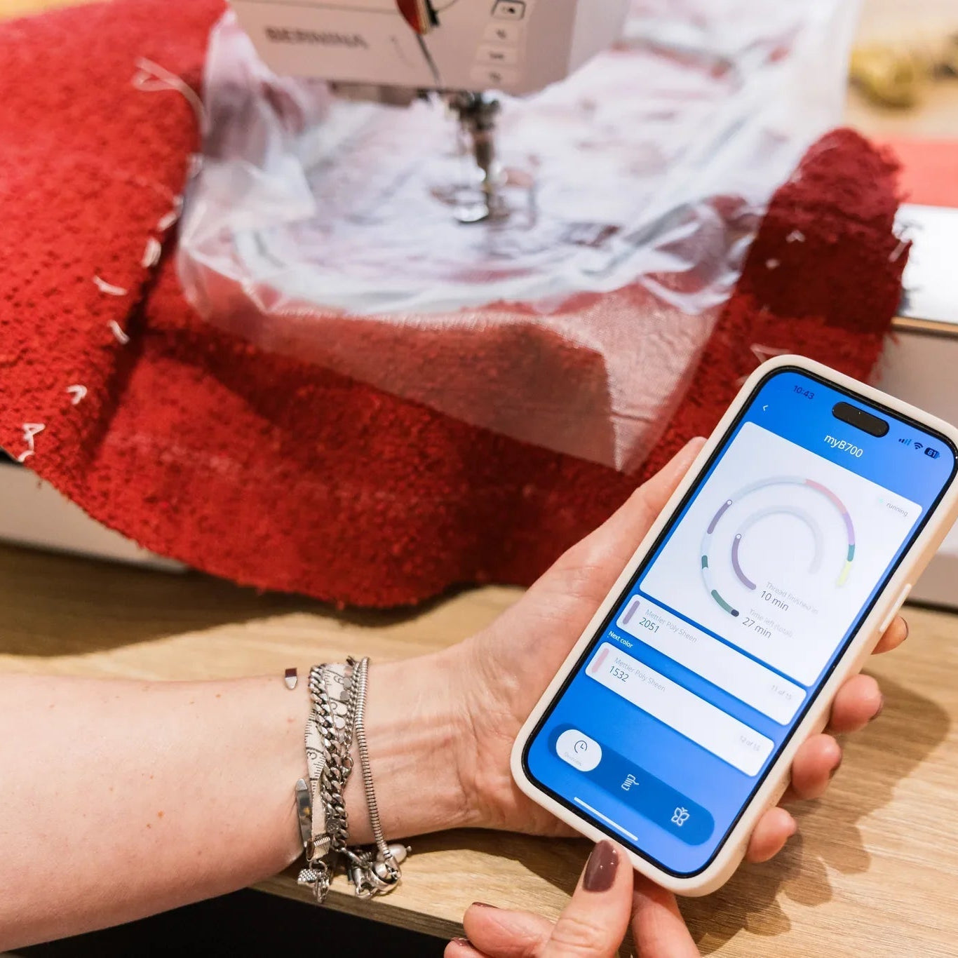 Machine à broder BERNINA 700 PRO — en situation, atelier de couture