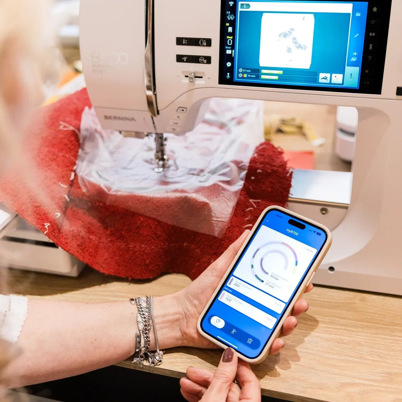 Machine à broder BERNINA 700 PRO — en situation, atelier de couture
