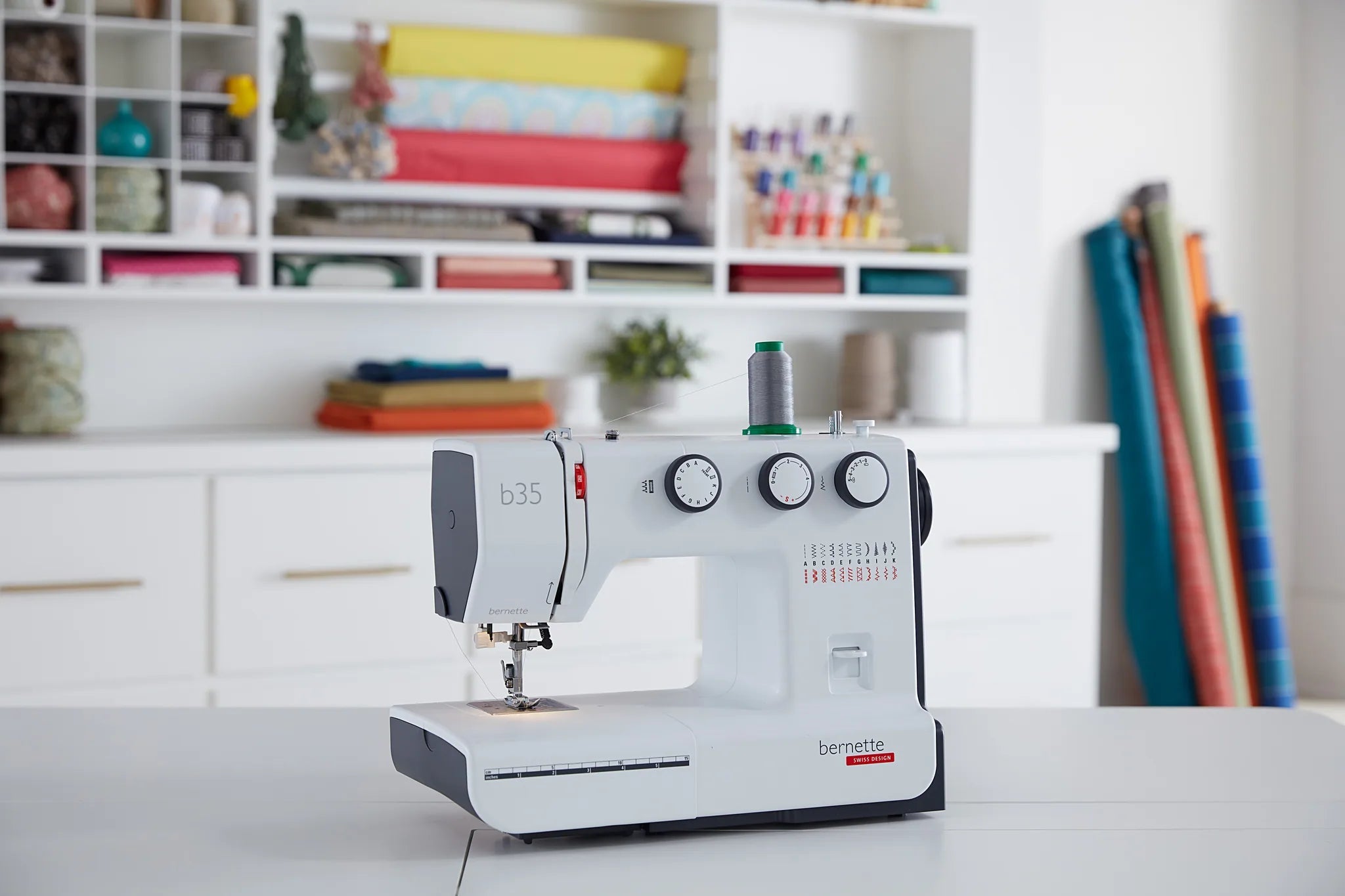 Machine à coudre bernette 35 — en couture, en situation