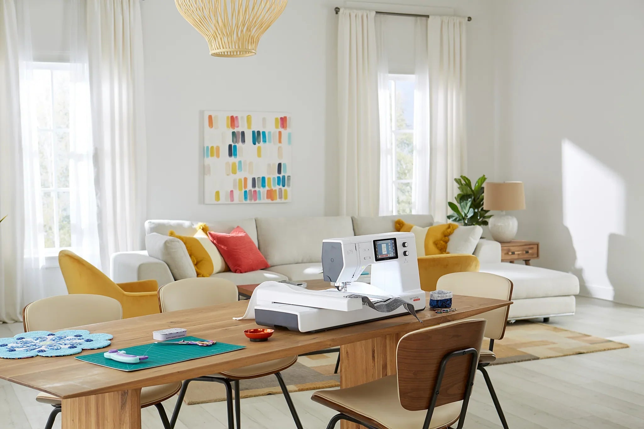 Machine à coudre bernette 77 — en situation