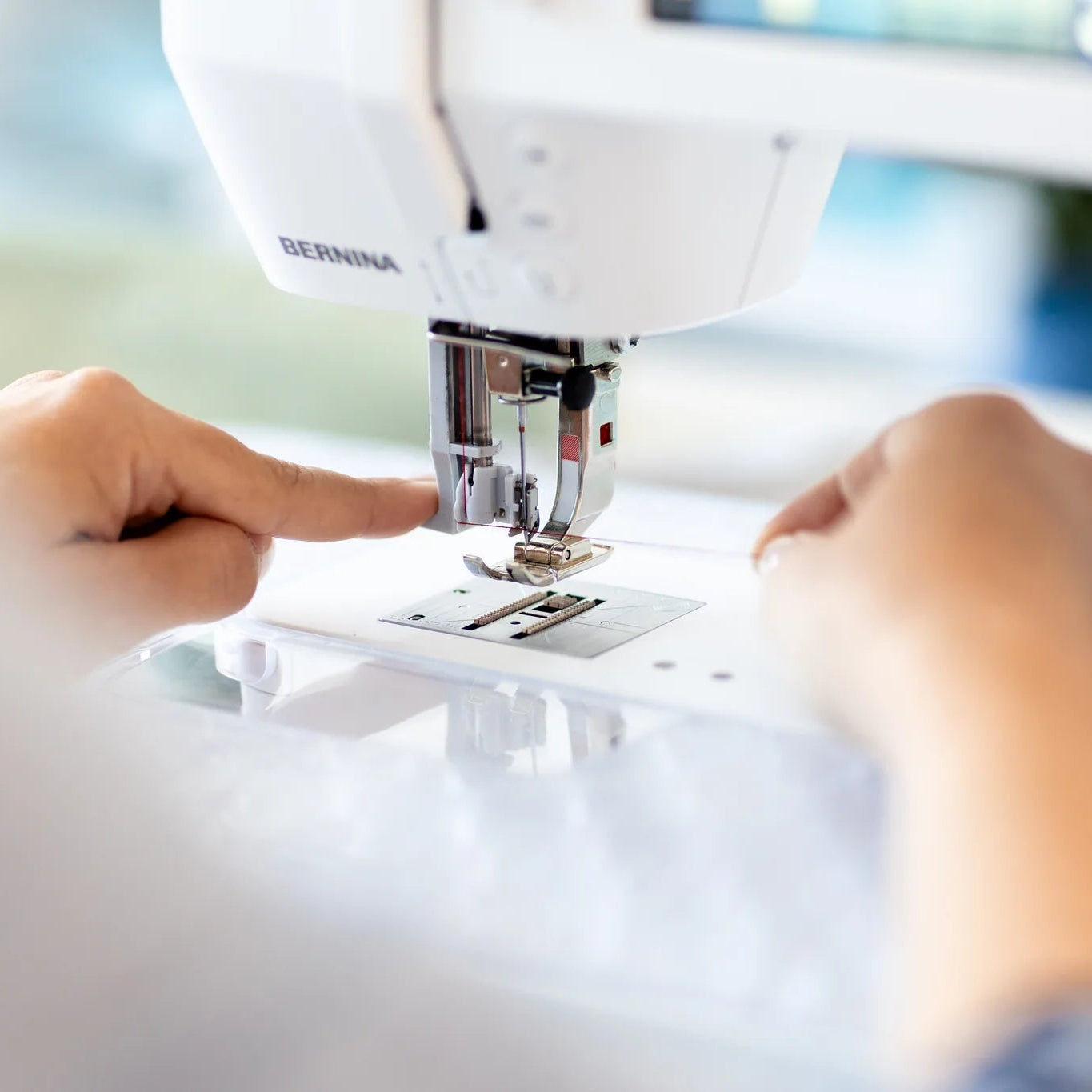 Machine à coudre BERNINA 325 — en situation