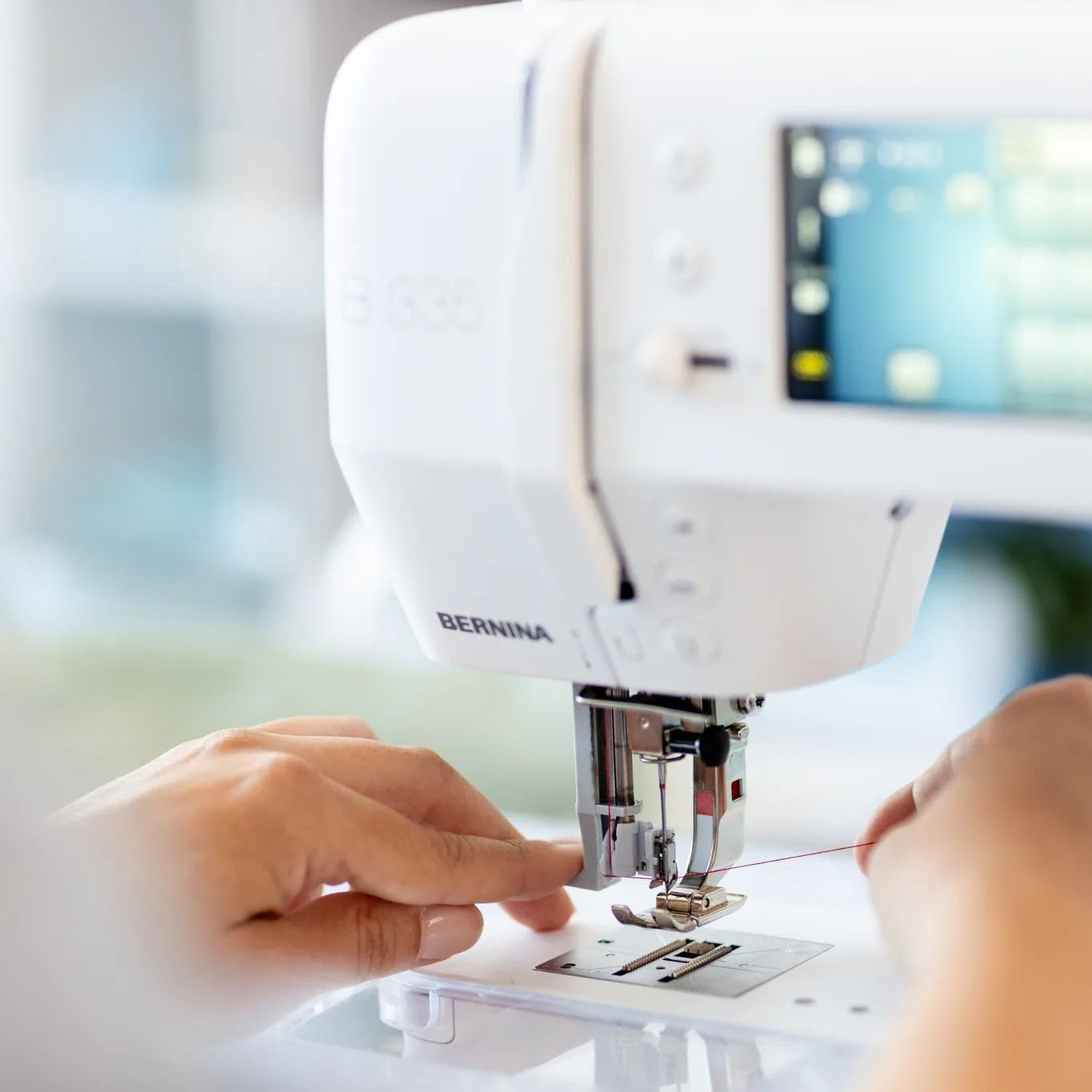 Machine à coudre BERNINA 335 — en situation