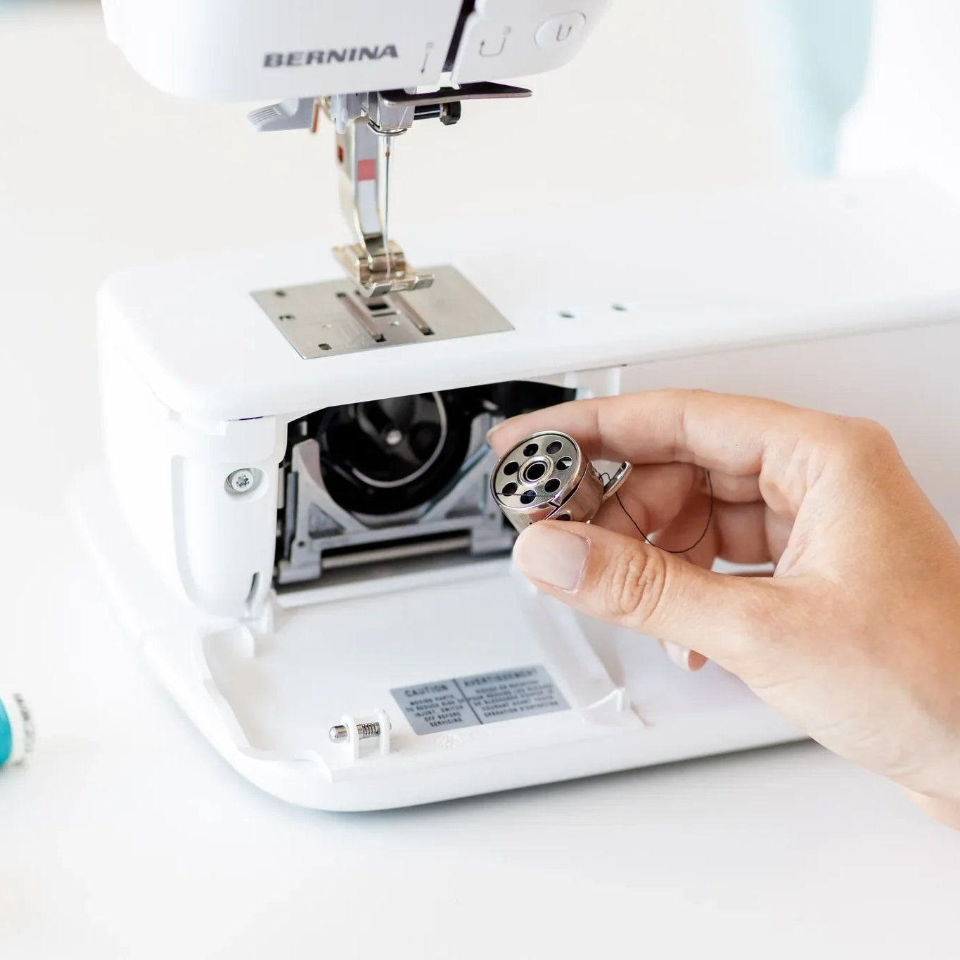Machine à coudre BERNINA 335 — en situation