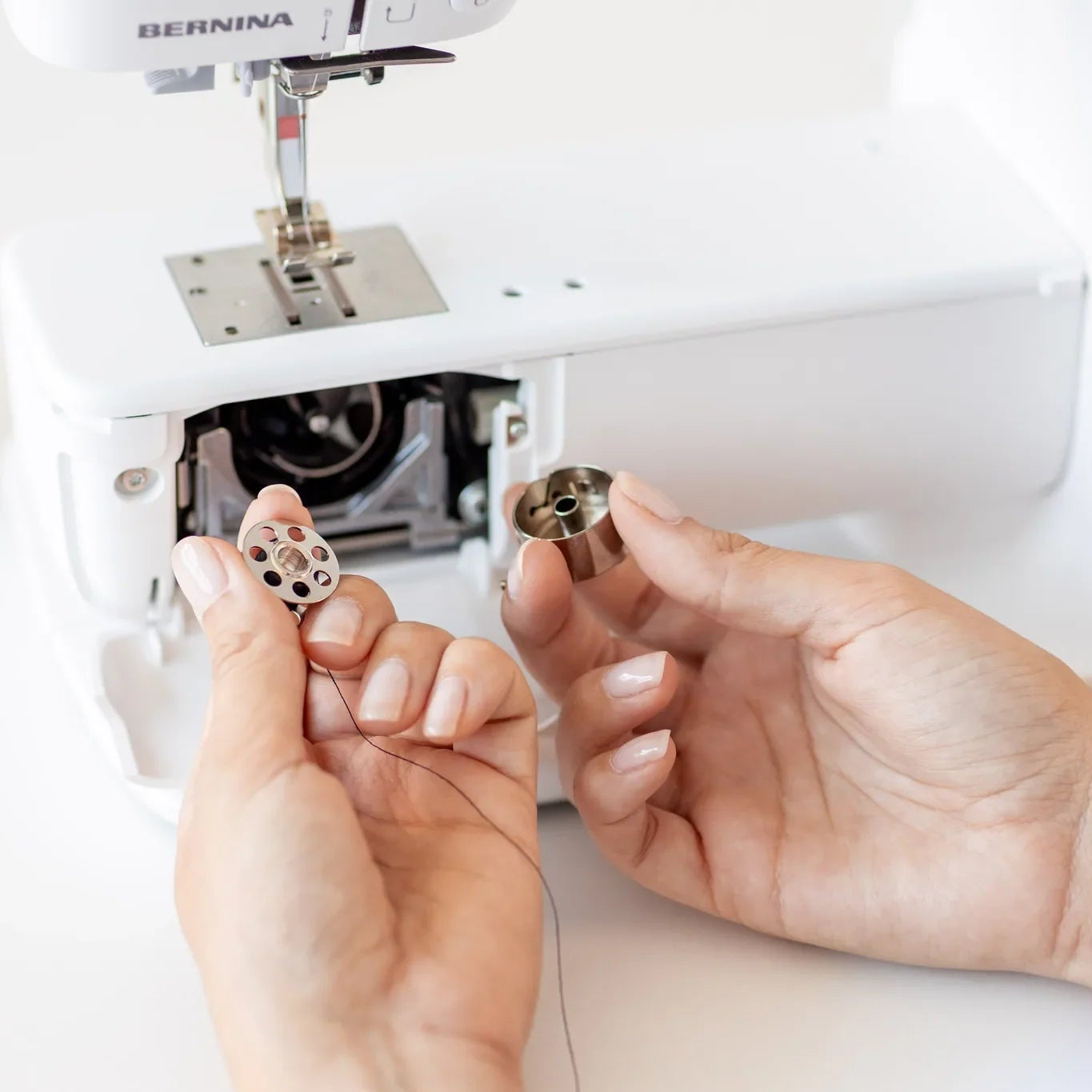 Machine à coudre BERNINA 335 — en situation