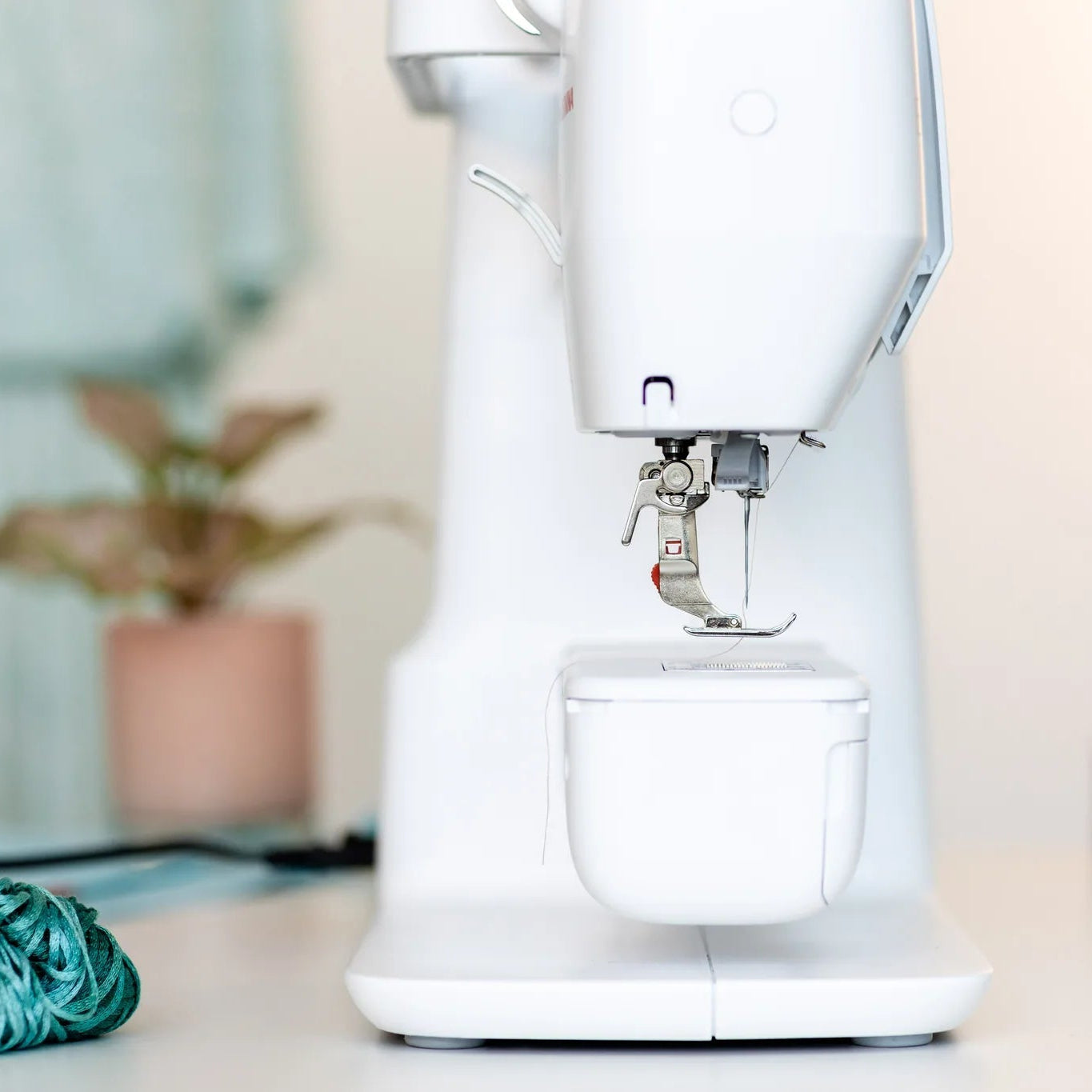 Machine à coudre BERNINA 335 — en situation
