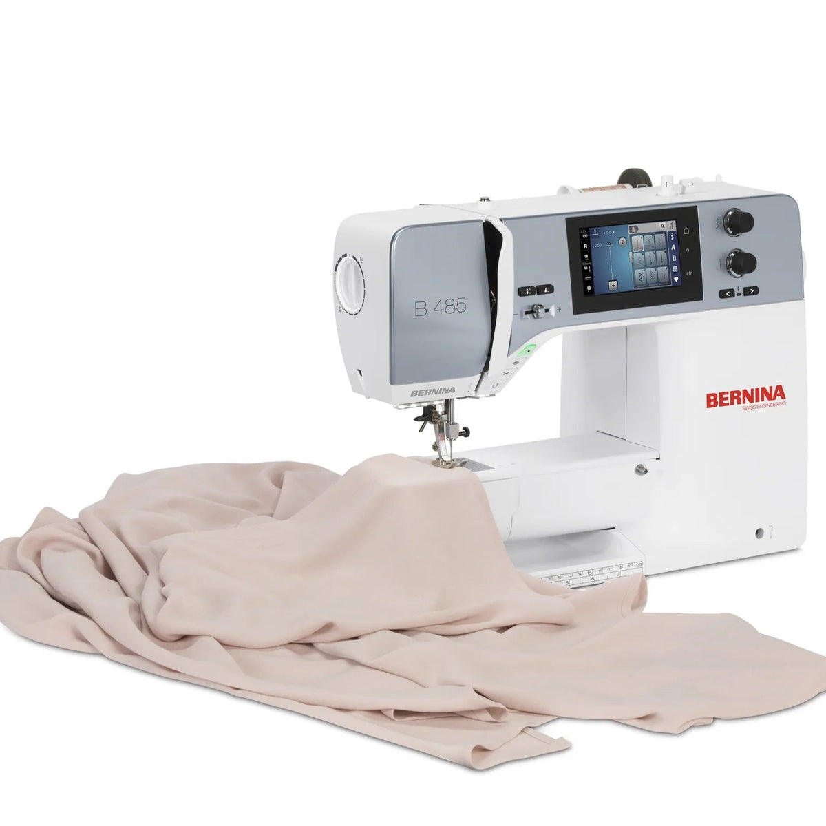 Machine à coudre BERNINA 435 — vue machine en situation