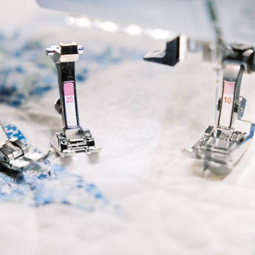 BERNINA 495 Liberty Edition — pieds-de-biche pour tous les types de projets