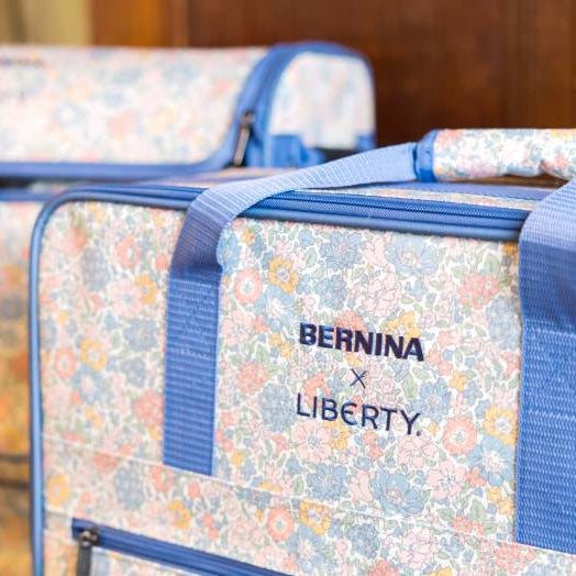 BERNINA 580 Liberty Edition — ensemble trolley au design Liberty inclus