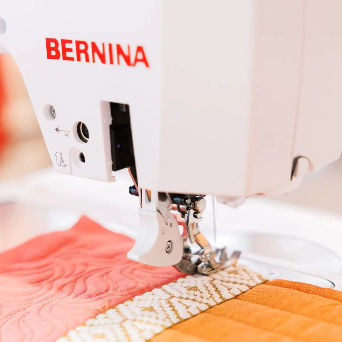 Machine à coudre et à broder BERNINA 770 QE PRO — en situation, atelier de quilting