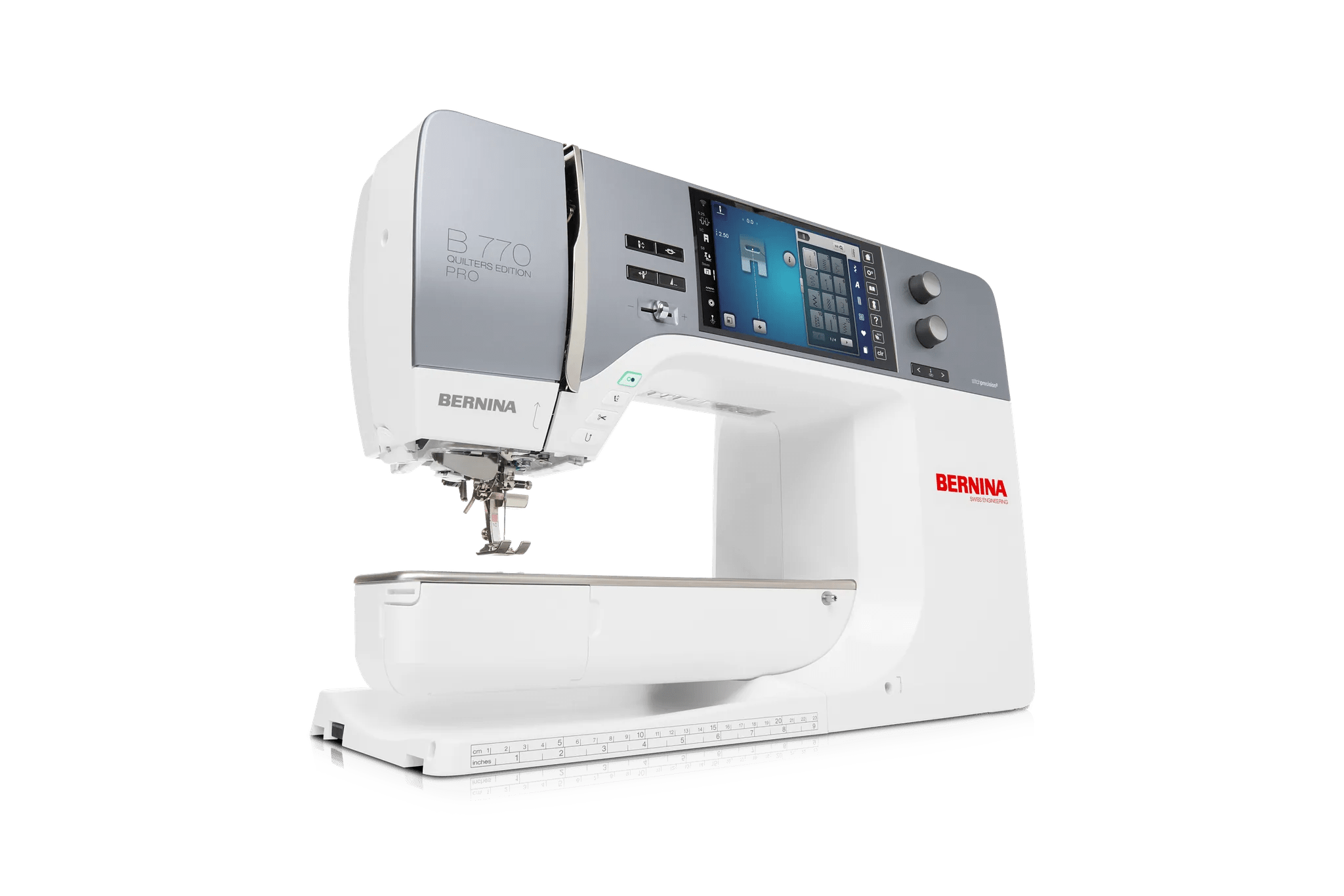 Machine à coudre et à broder BERNINA 770 QE PRO — en fonctionnement