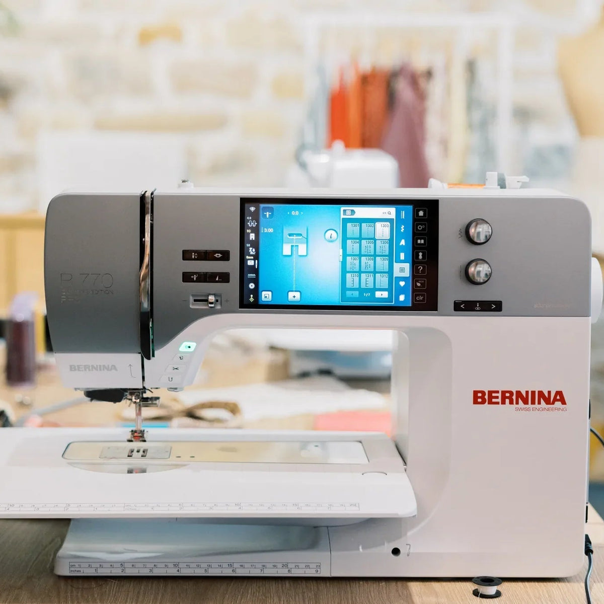 Machine à coudre et à broder BERNINA 770 QE PRO — en situation, atelier de quilting