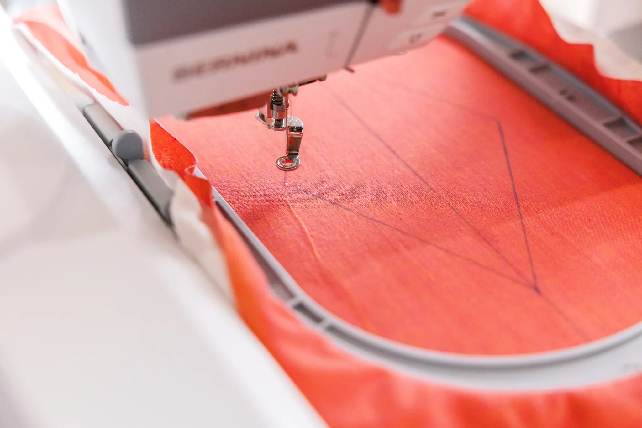 Machine à coudre et à broder BERNINA 770 QE PRO — en situation, atelier de quilting