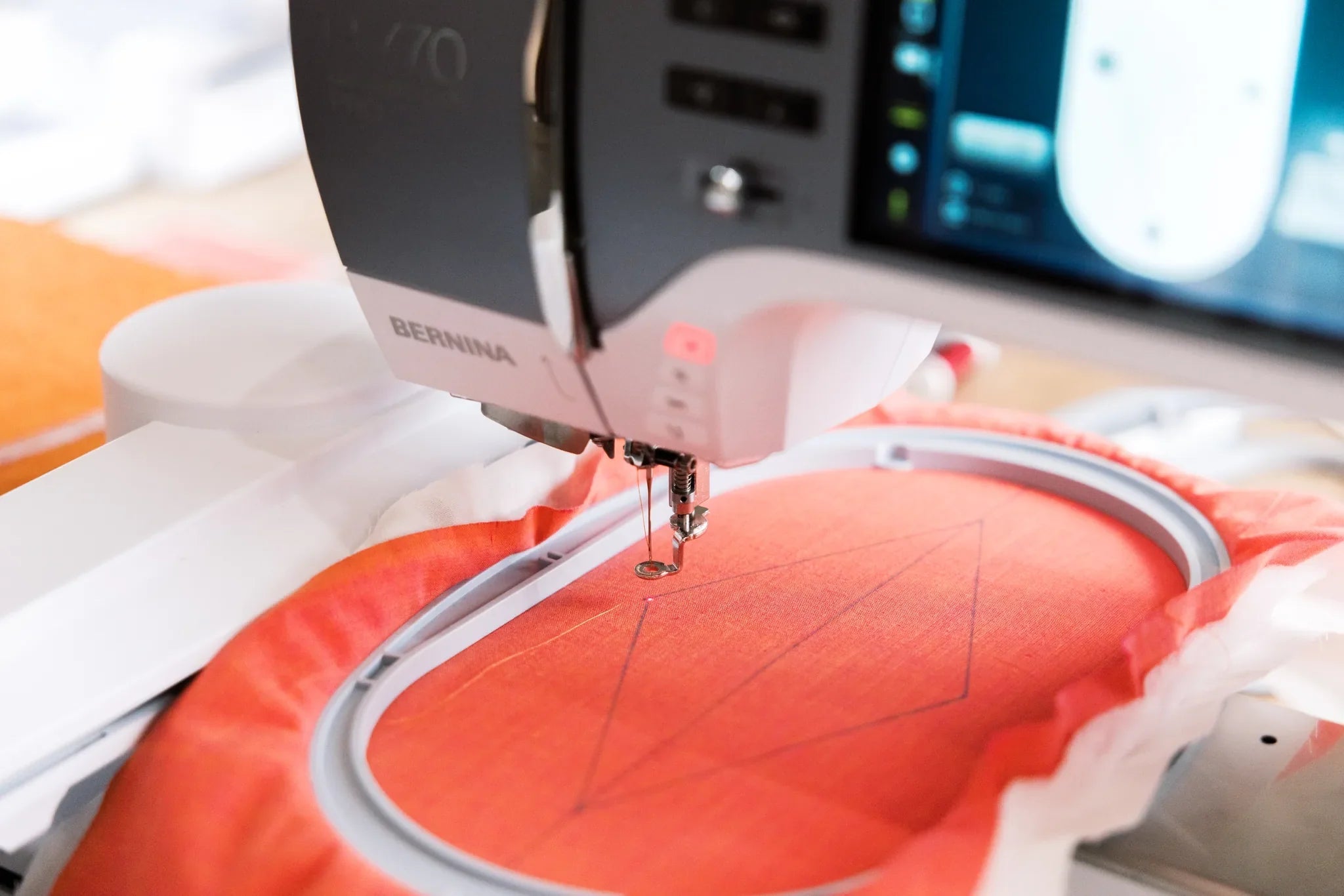 Machine à coudre et à broder BERNINA 770 QE PRO — en situation, atelier de quilting