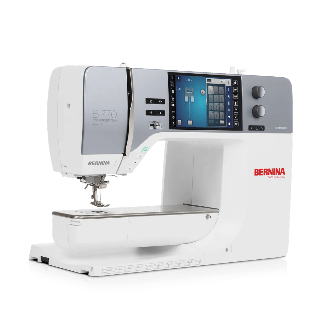 Machine à coudre et à broder BERNINA 770 QE PRO — en atelier