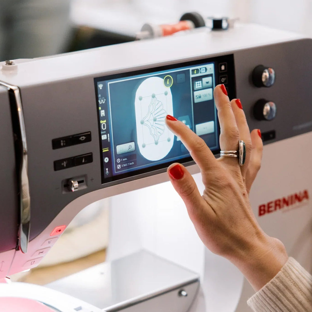 Machine à coudre et à broder BERNINA 770 QE PRO — en situation, atelier de quilting