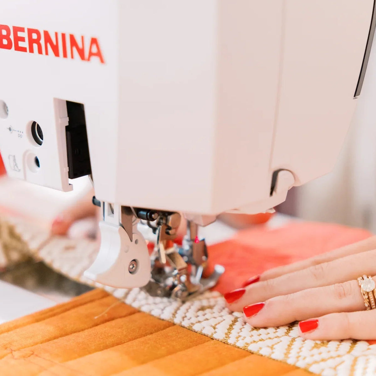 Machine à coudre et à broder BERNINA 770 QE PRO — en situation, atelier de quilting