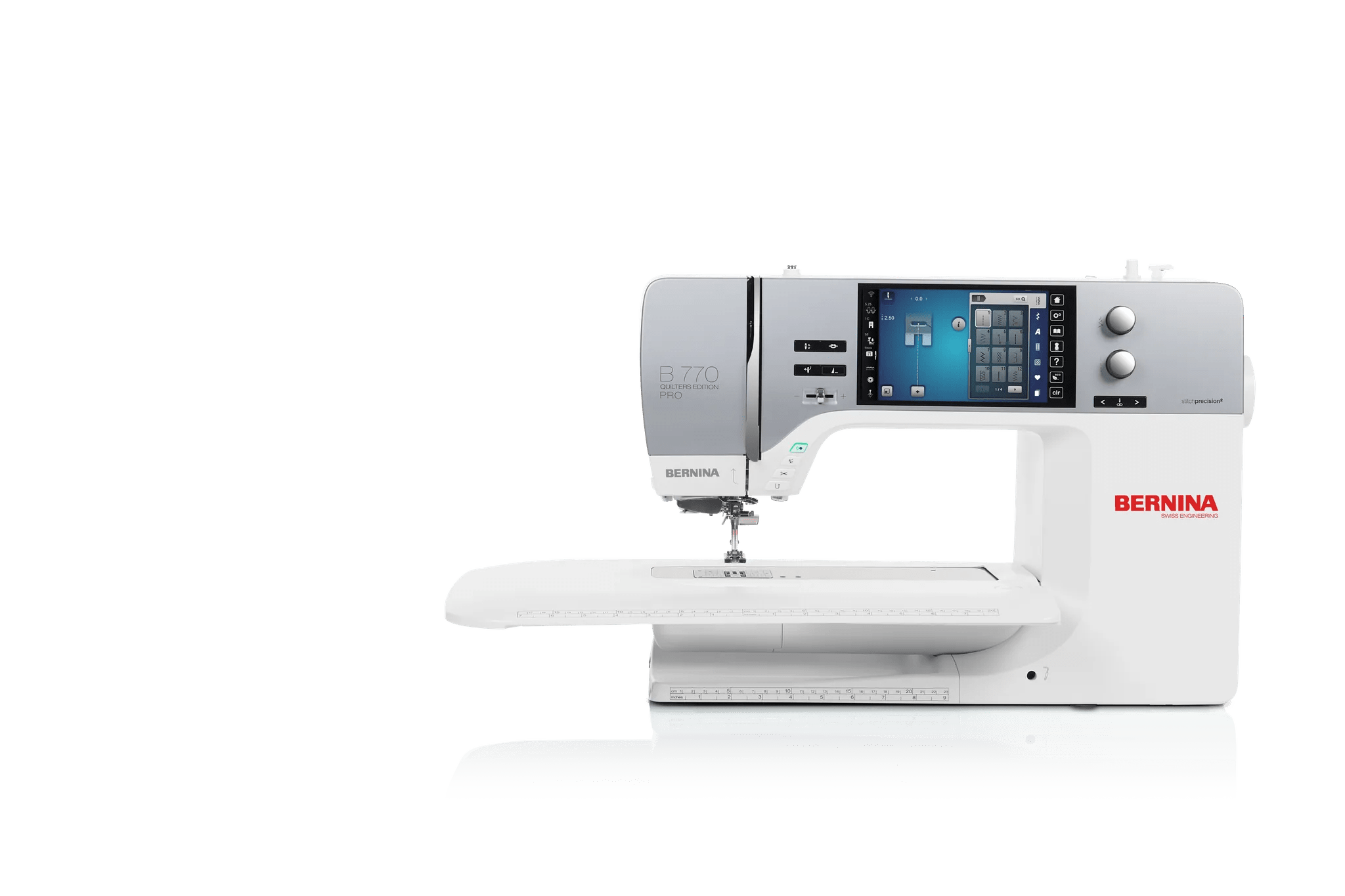 Machine à coudre et à broder BERNINA 770 QE PRO — vue de face, avec table rallonge