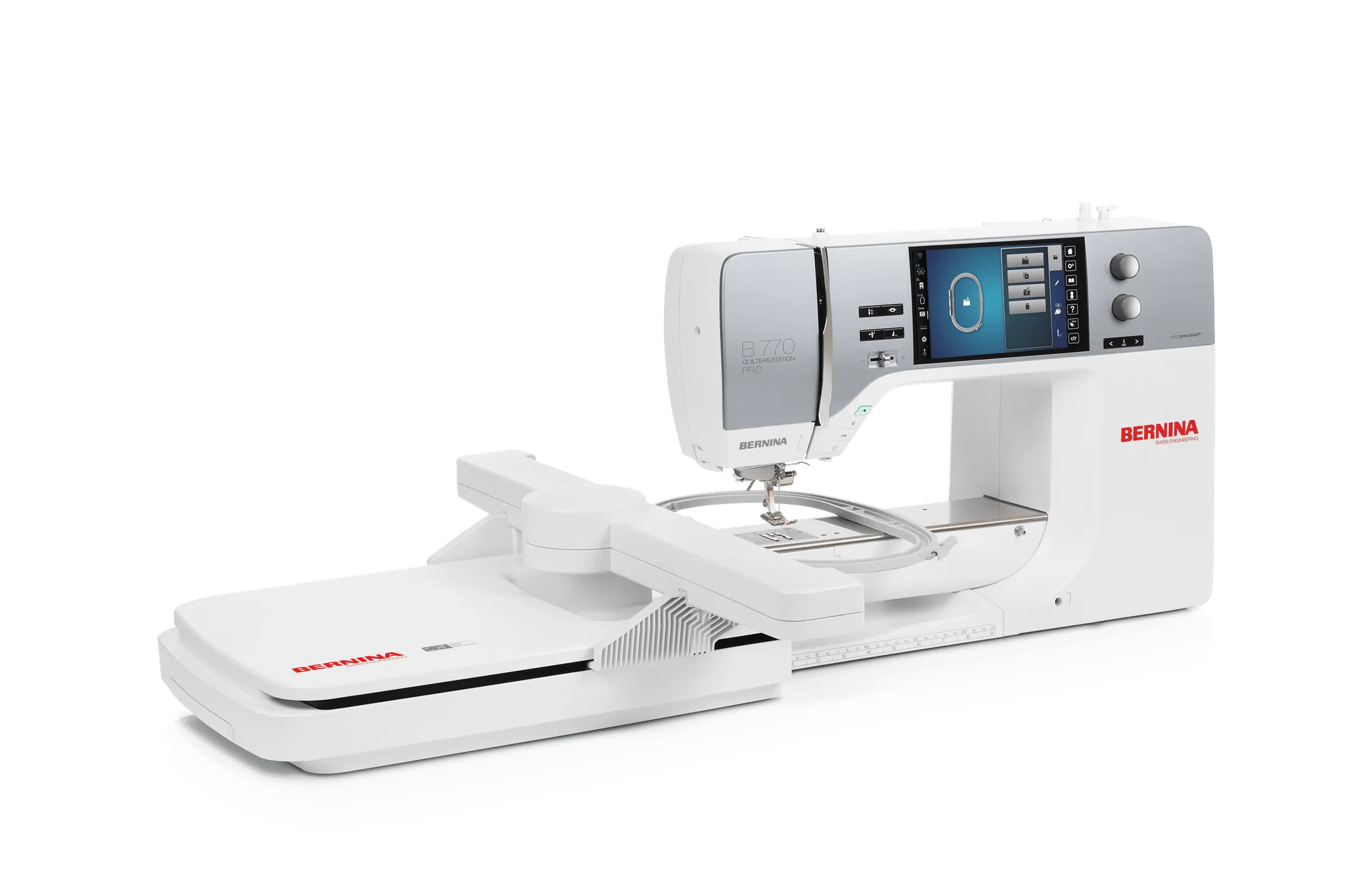 Machine à coudre et à broder BERNINA 770 QE PRO — vue trois quarts, cadrage carré